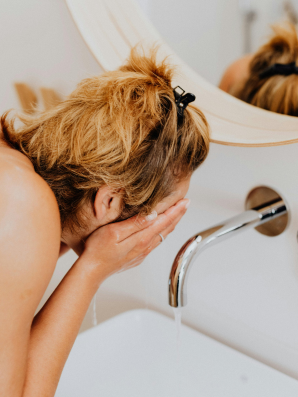 Top Ingredients to Look for in a Non-Toxic Acne Cleanser (And What to Avoid)